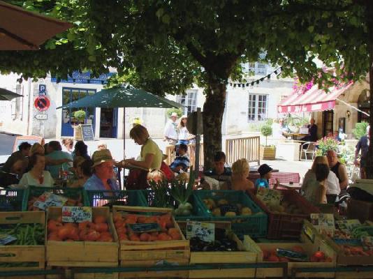 the market at Aubeterre
